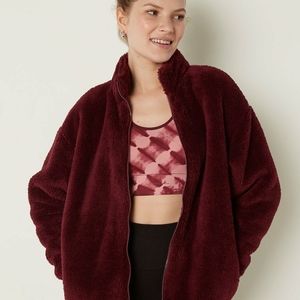 💗NWT-💗 VS PINK soft Teddy zip up jacket
